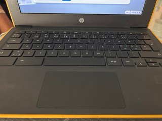 HP Chromebook Negro y amarillo se regala cargador