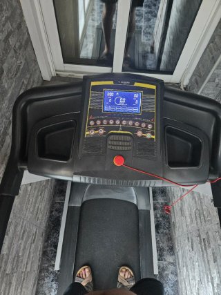 una cinta de correr Diadora Sonic 2.4,