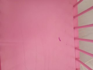 Cuna de juguete rosa para muñecos