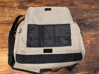 Bolso bandolera beige y negro