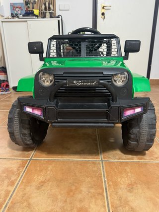 Coche eléctrico infantil verde