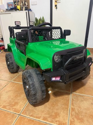 Coche eléctrico infantil verde