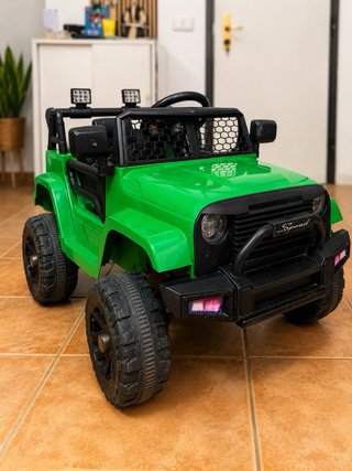Coche eléctrico infantil verde
