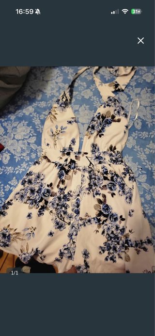 Mono corto floral blanco y azul