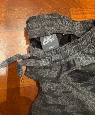 Pantalones cortos camuflaje Nike grises