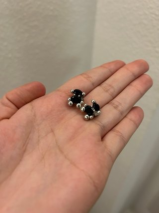 Conjunto ositos collar y pendientes negros.