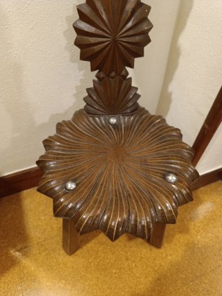 Silla vintage tallada madera