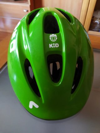 Casco infantil verde