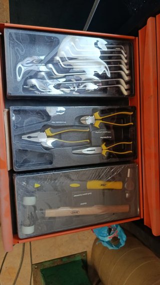 Carro de herramientas con ruedas completo