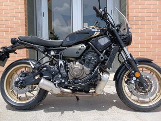Yamaha XSR 700 Negra y Dorada