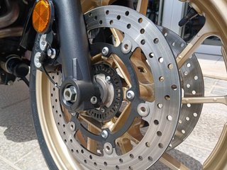 Yamaha XSR 700 Negra y Dorada