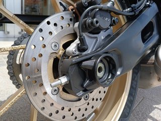 Yamaha XSR 700 Negra y Dorada