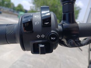 Yamaha XSR 700 Negra y Dorada