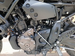 Yamaha XSR 700 Negra y Dorada