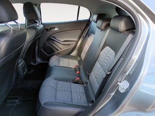 Mercedes-Benz GLA 180 90 kW (122 CV)