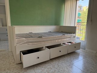 Diván blanco con cajones