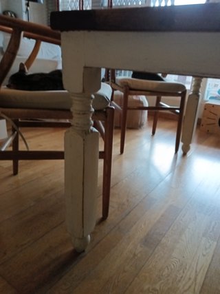 Mesa de comedor de madera