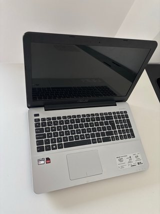Portátil Asus F555Y Series (Casi Nuevo)