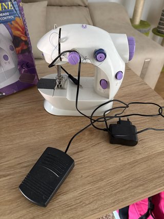 Máquina de coser portátil