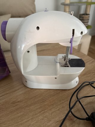 Máquina de coser portátil