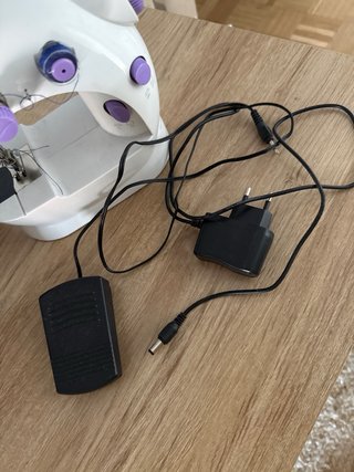 Máquina de coser portátil