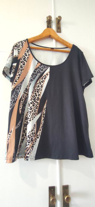 Camiseta Emery Rose Animal Print