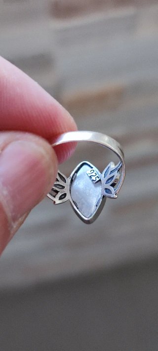 Anillo de Plata y Piedra Luna.