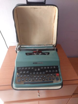 Máquina de escribir Olivetti Lettera 32