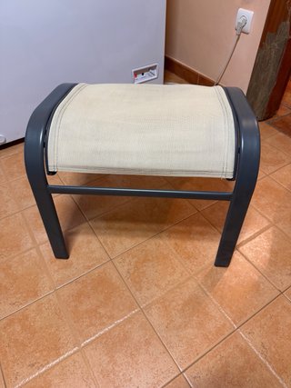 Reposapiés de terraza beige y gris