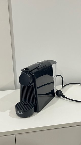 Cafetera Nespresso Delonghi Negra