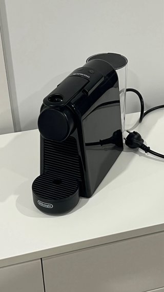 Cafetera Nespresso Delonghi Negra