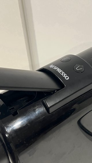 Cafetera Nespresso Delonghi Negra