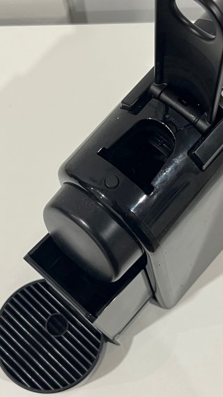 Cafetera Nespresso Delonghi Negra