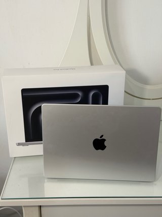 MacBook Pro M4 Plata