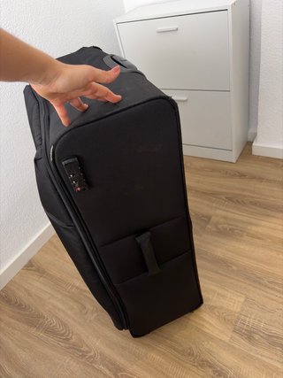 Maleta negra de viaje