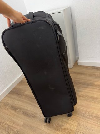 Maleta negra de viaje