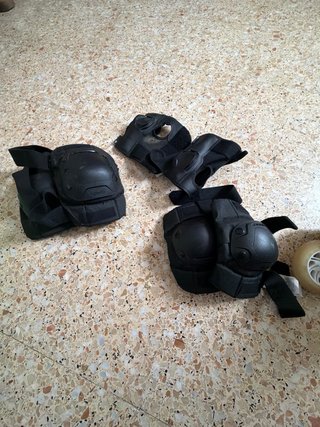 Patines en línea amarillos y negros