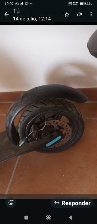 Patinete eléctrico plateado sin cargador 700w