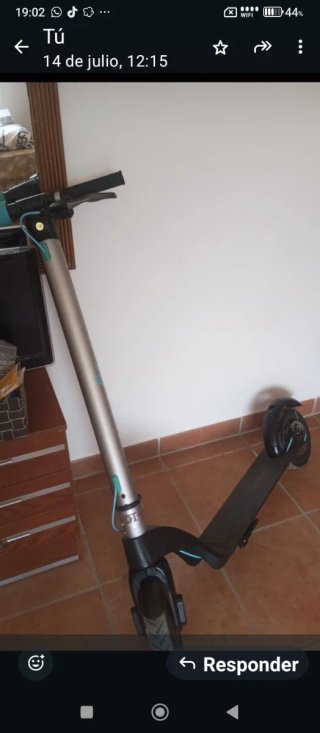 Patinete eléctrico plateado sin cargador 700w