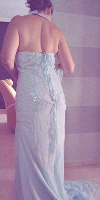 Vestido de fiesta azul con lentejuelas