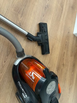 Aspiradora Rowenta naranja y negra