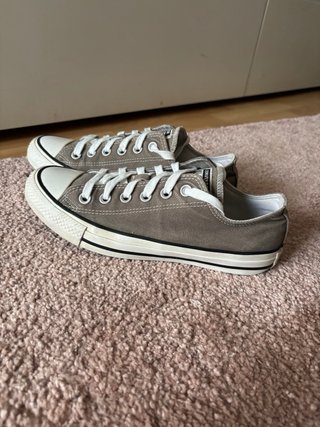 Converse grises bajas