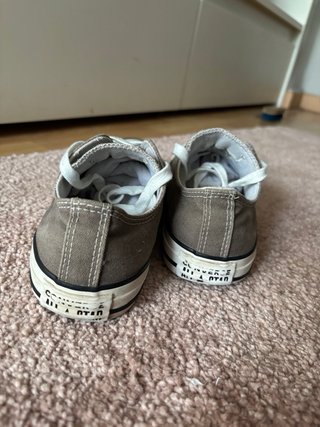 Converse grises bajas