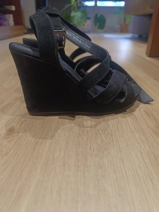 Sandalias de cuña negras Pimkie talla 36