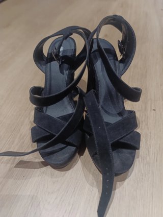 Sandalias de cuña negras Pimkie talla 36