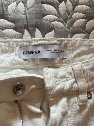 Pantalón Bershka blanco roto