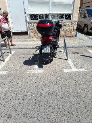 Kymco 150 Maxi Scooter Negra