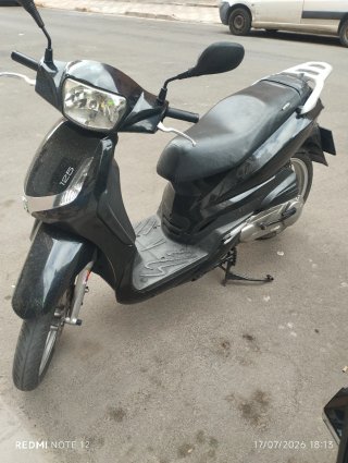Peugeot 125 Scooter Negra