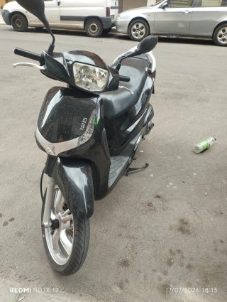 Peugeot 125 Scooter Negra