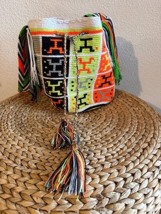 Bolso étnico multicolor con cordón